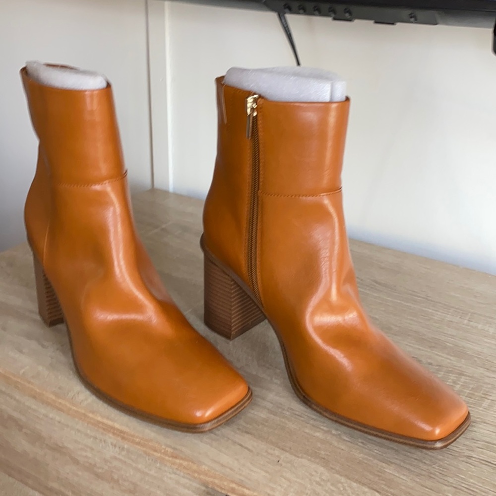 Gorgeous luxe tan boots